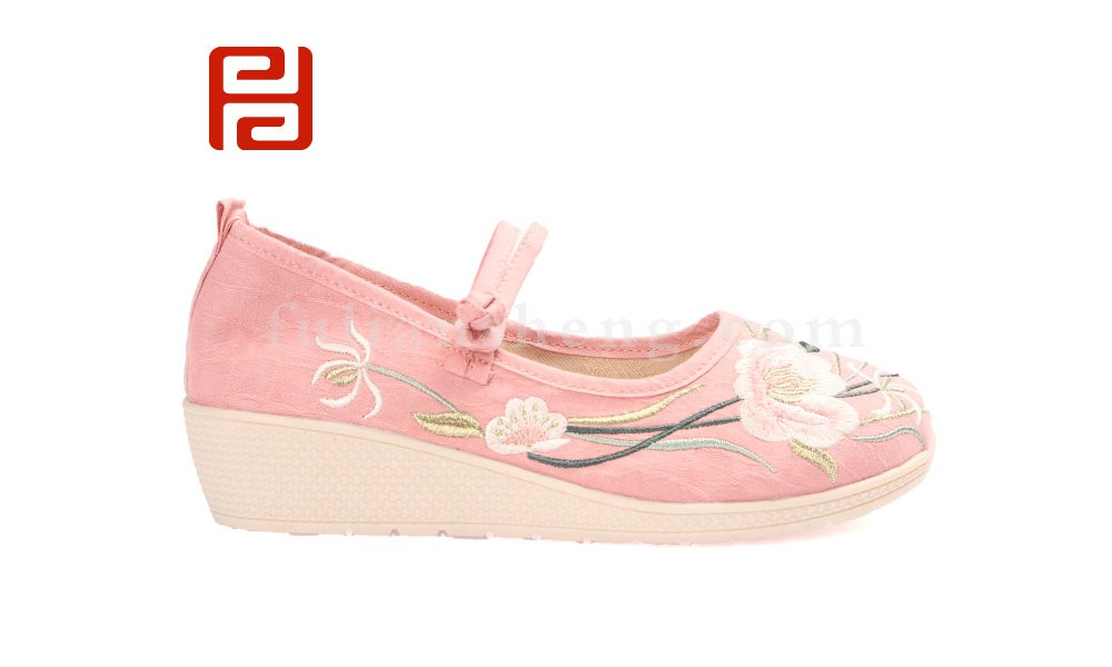 jucaikcp老北京布鞋春时尚民族风绣花坡跟女单鞋图片