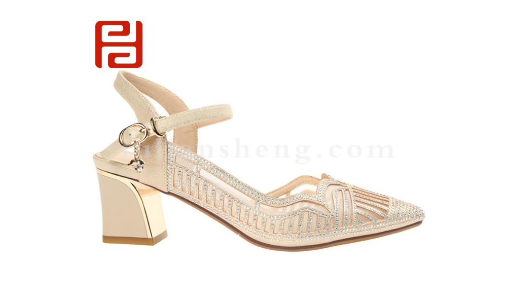 jucaikcp水钻百搭女鞋 一字带尖头中跟网纱粗跟凉鞋图片