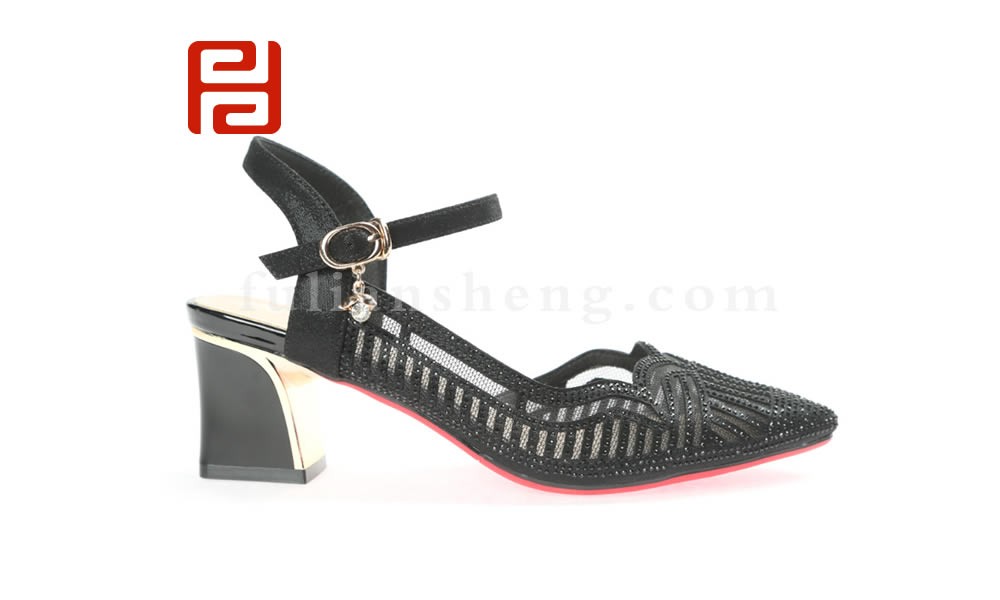 jucaikcp水钻百搭女鞋 一字带尖头中跟网纱粗跟凉鞋图片