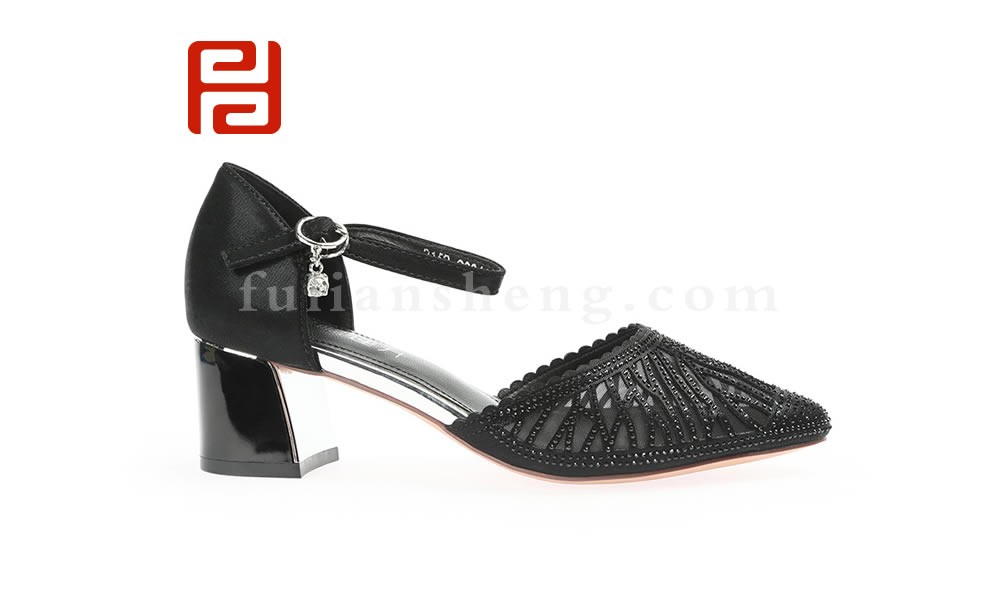 jucaikcp女鞋夏季粗跟尖头彩钻女鞋 网面舒适一字带凉鞋图片