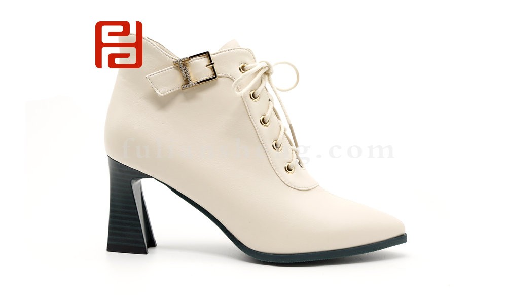 jucaikcp休闲鞋2020冬短筒靴子时尚百搭高跟尖头粗跟马丁靴图片