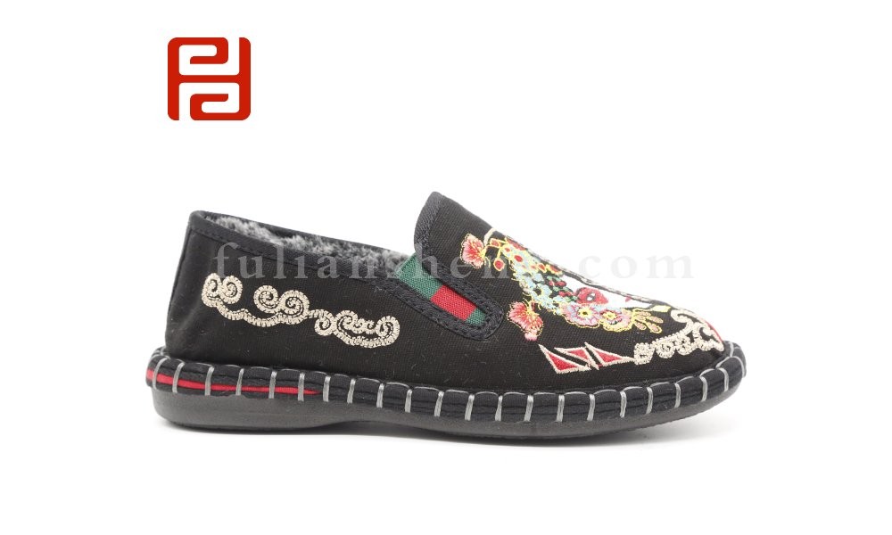 jucaikcp老北京布鞋2020冬季新款民族风脸谱刺绣女款棉鞋图片