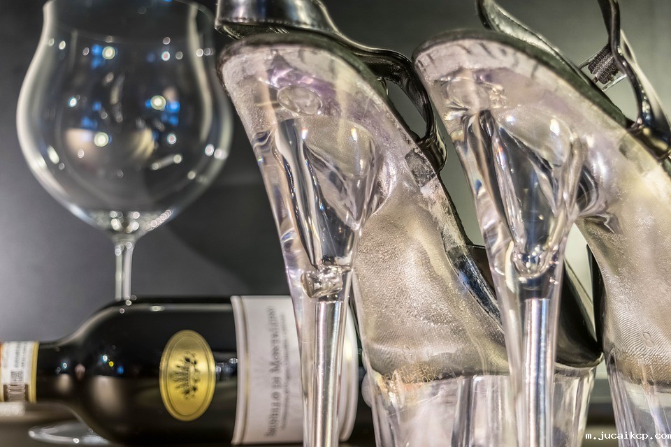 水晶鞋-水晶鞋什么样啊(图1) 水晶鞋-水晶鞋什么样啊(图1)