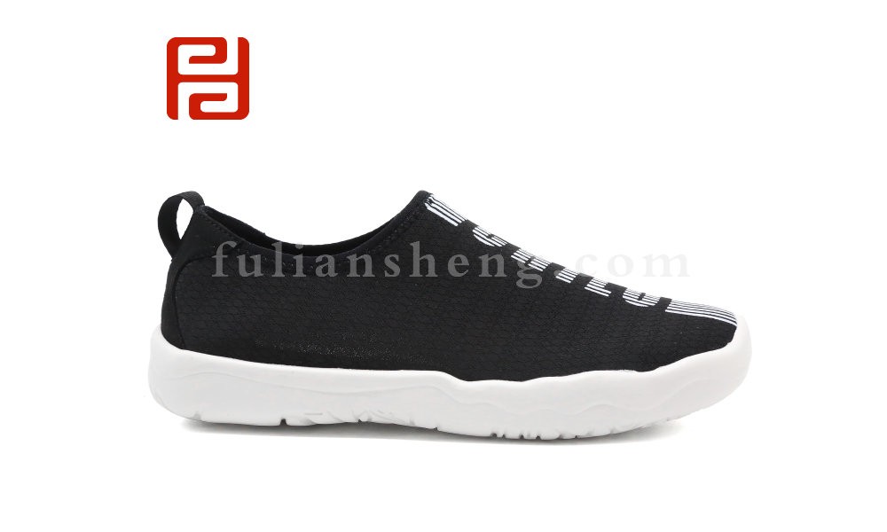 jucaikcp夏季旅游女鞋蜂巢透气鞋面软弹鞋底鲨鱼鞋身