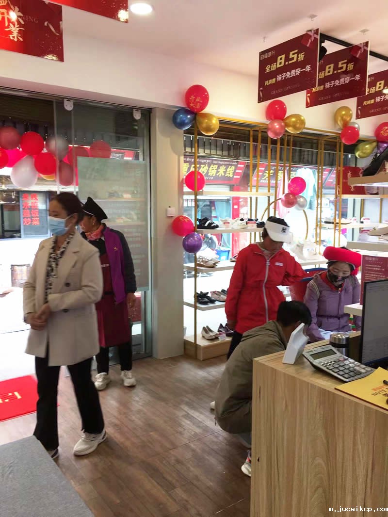 贺：jucaikcp老北京布鞋云南迪庆香格里拉建塘镇专卖店开业！