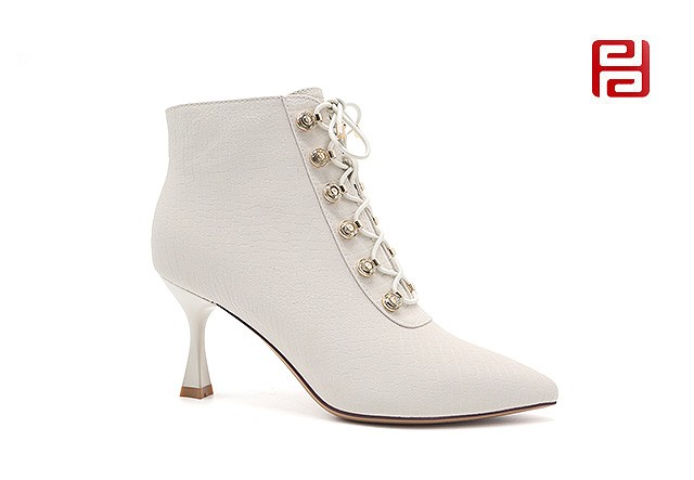 jucaikcp休闲鞋女鞋高跟小短靴百搭尖头时装细跟保暖秋冬