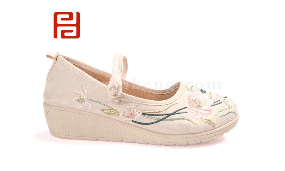 jucaikcp老北京布鞋春时尚民族风绣花坡跟女单鞋(图2)
