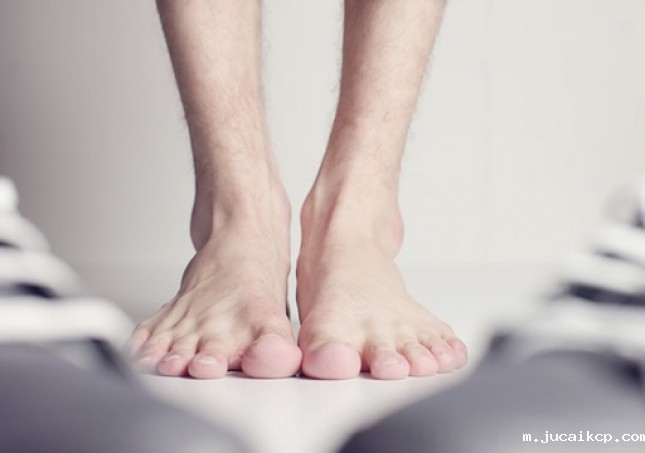 脚上长茧就是因为穿不合脚的鞋子！